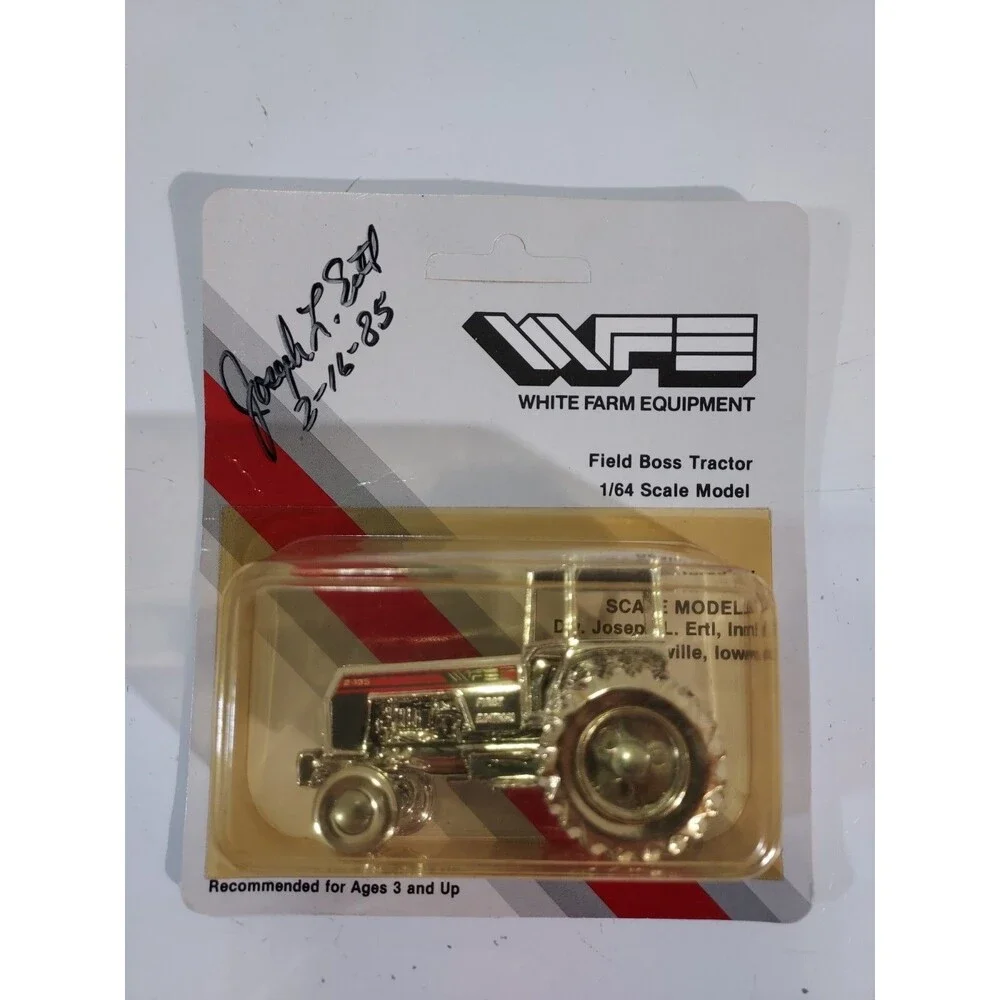 NIP Scale Models 1st White New Idea 1/64 Gold Field Boss 2-135 Farm Tractor Sign